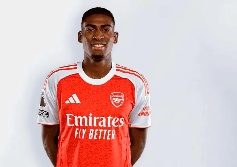 El colombo-español Christian Mosquera debutó en Champions League con Arsenal, en la victoria como visitante en Bilbao. FOTO @ArsenalEspanol