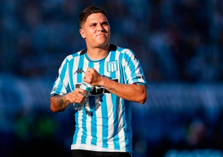 El antioqueño Juan Fernando Quintero, figura de Racing y campeón de la Copa Sudamericana sigue sin definir su futuro. FOTO TOMADA @RacingClub
