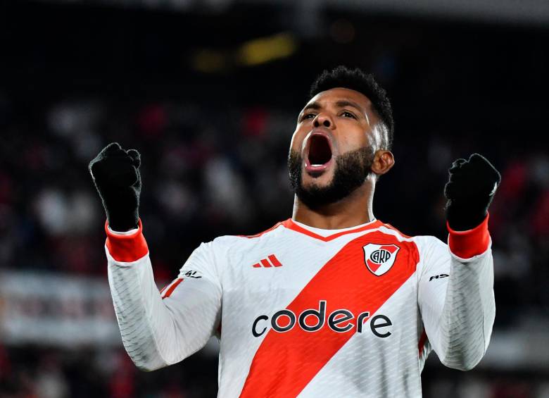 Miguel Ángel Borja celebra el triplete que marcó en Argentina para la victoria de River Plate 3-1 ante Tigres. FOTO TOMADA @RiverPlate
