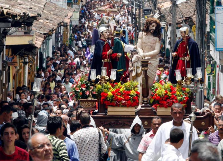 Imagen de la procesión del Viacrucis en El Retiro, en el Oriente antioqueño. FOTO Manuel Saldarriaga