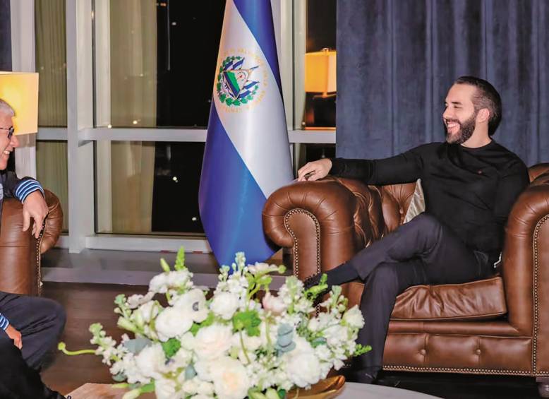 Hernán Darío Gómez dirige, desde finales de febrero, a El Salvador. Se reunió con Nayib Bukele en su oficina. FOTO @PresidenciaSV