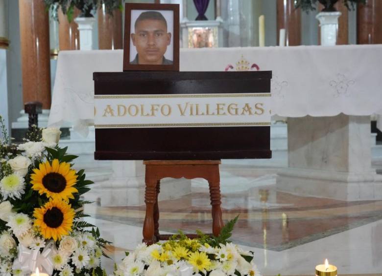 Los restos del hombre fueron entregados en una ceremonia especial en Yarumal. FOTO: Cortesía.