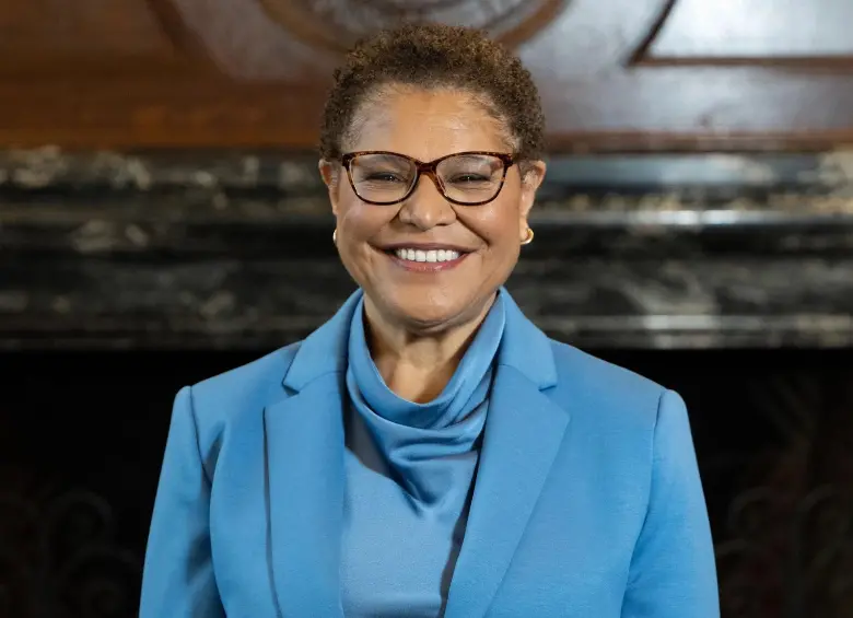 Karen Bass, alcaldesa de Los Ángeles.