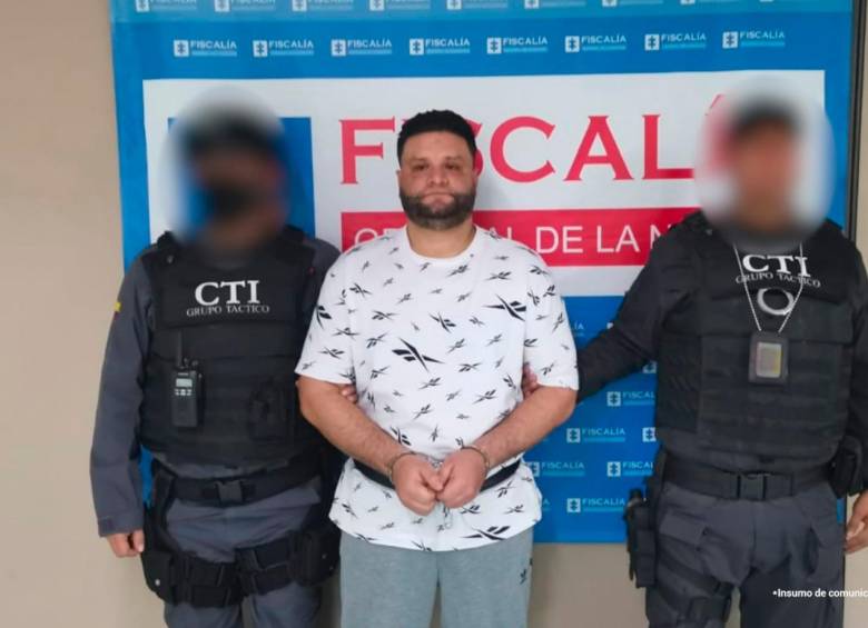 Según la Fiscalía, el hombre capturado se trataría de alias “Confite” y sería líder de la banda Caicedo. FOTO: CORTESÍA FISCALÍA