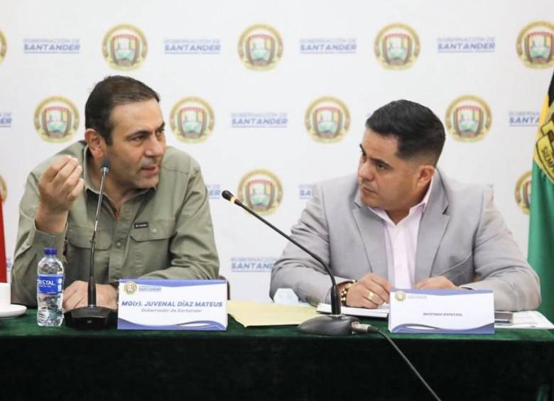 A la izquierda, el Gobernado de Santander, Juvenal Díaz Mateus; a la derecha, el alcalde encargado de Bucaramanga, Eduard Jesús Sánchez Ariza. FOTO: Tomada de redes sociales Gobernación de Santander