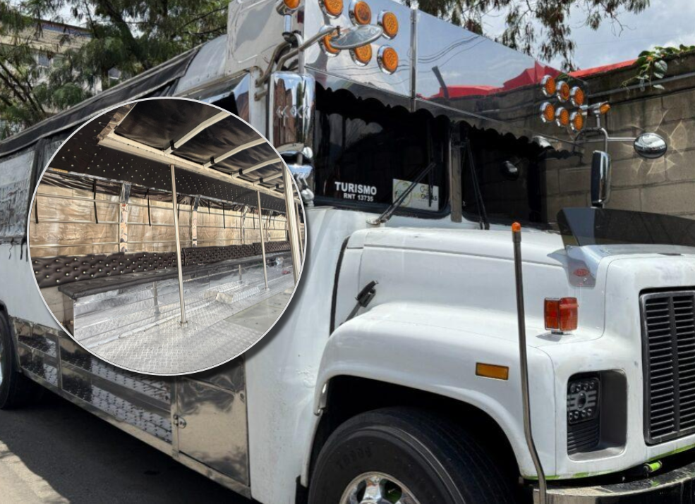 La chiva fue modificada para convertirla en una discoteca, con techo descapotado, sillas artesanales y operando en un sobrecupo que ponía en riesgo a sus pasajeros. Fotos: Alcaldía de Medellín.