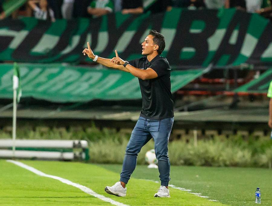 Tras dejar el Deportes Tolima, al que había clasificado a octavos de final de la Libertadores, Lucas González ya comenzó su proceso con Atlético Nacional. Este martes dirigirá su segundo partido oficial con el Verde. Foto: Andrés Camilo Suárez Echeverry.