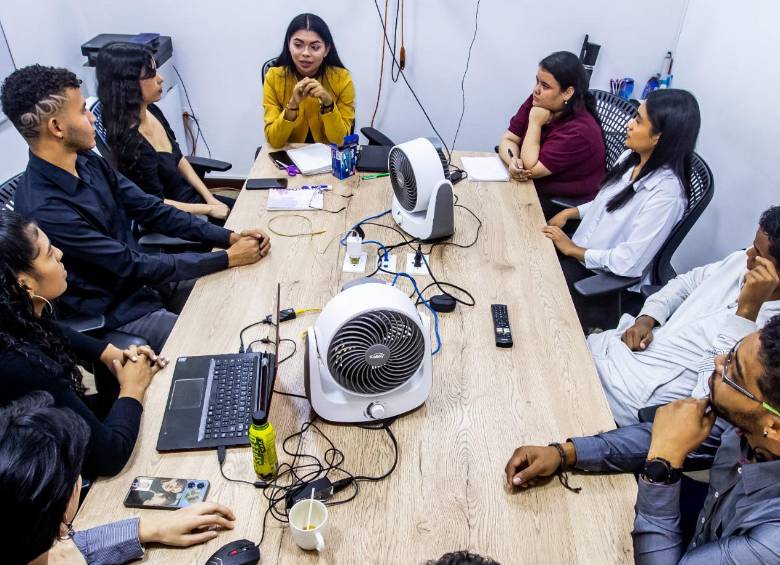 En los coworking de la ciudad se pueden alquilar desde oficinas sencillas para una persona hasta salas de reuniones con todas las comodidades para grupos más grandes. FOTO: Jaime Pérez.