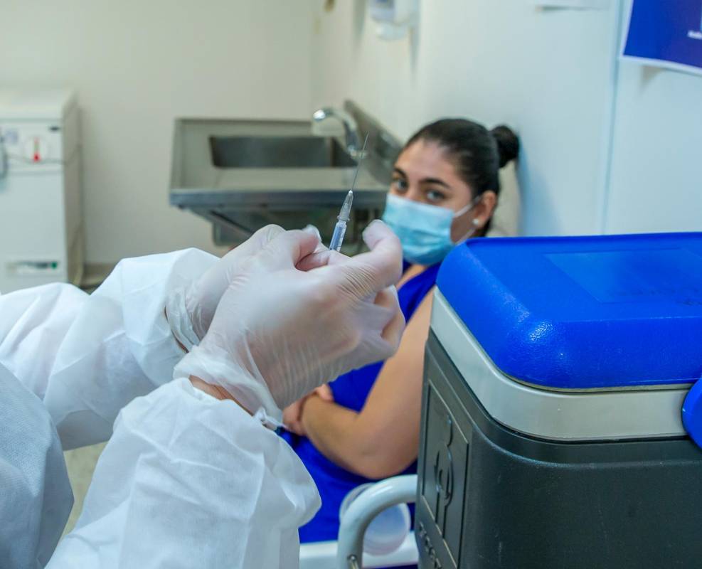En los diferentes hospitales del Valle de Aburrá se destinaron espacios para la vacunación. Foto Juan Antonio Sánchez Ocampo
