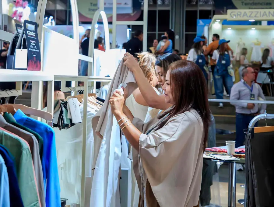 Una de las prendas que están saliendo son los crop tops. FOTO: Camilo Suárez