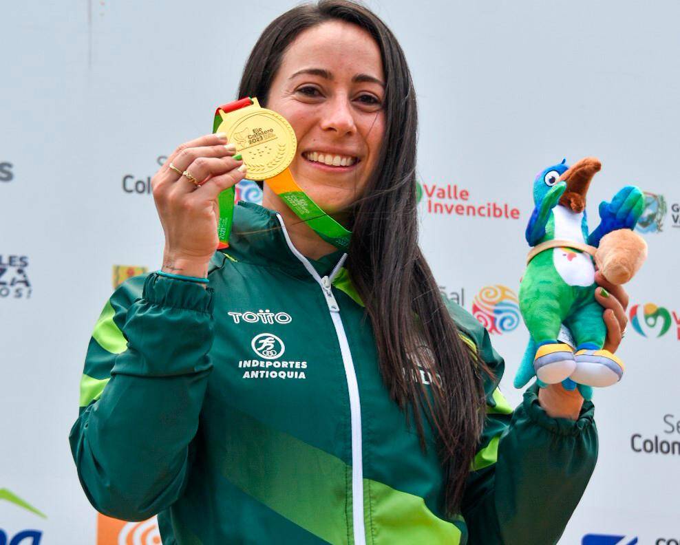 La medallista antioqueña celebrando su victoria en el arranque del BMX en la nueva pista de Armenia. FOTO CORTESÍA Duver Alexander Pérez