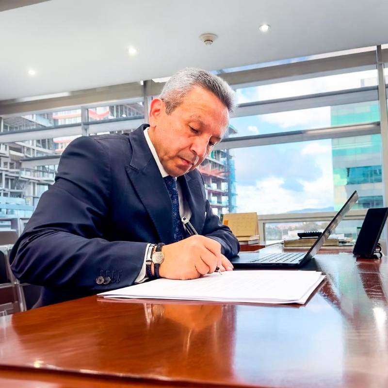 Ricardo Ayerbe, presidente de la ANI, anunció el Plan de Choque para agilizar 553 trámites de permisos de infraestructura vial y férrea. FOTO cortesía ANI