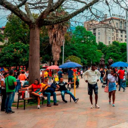 La Plaza Botero recibe a cientos de visitantes todos los días. FOTO ARCHIVO EL COLOMBIANO