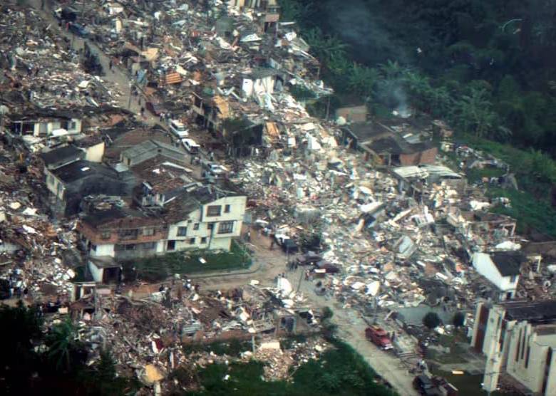 Armenia en 1999, tras el sismo. FOTO: Archivo Colprensa