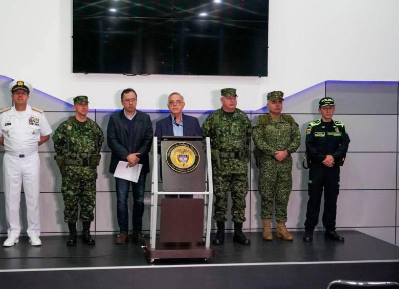 La cúpula militar y los ministros de Defensa, Iván Velásquez, y del Interior, Alfonso Prada, confirmaron el retorno de las operaciones ofensivas. FOTO Cortesía