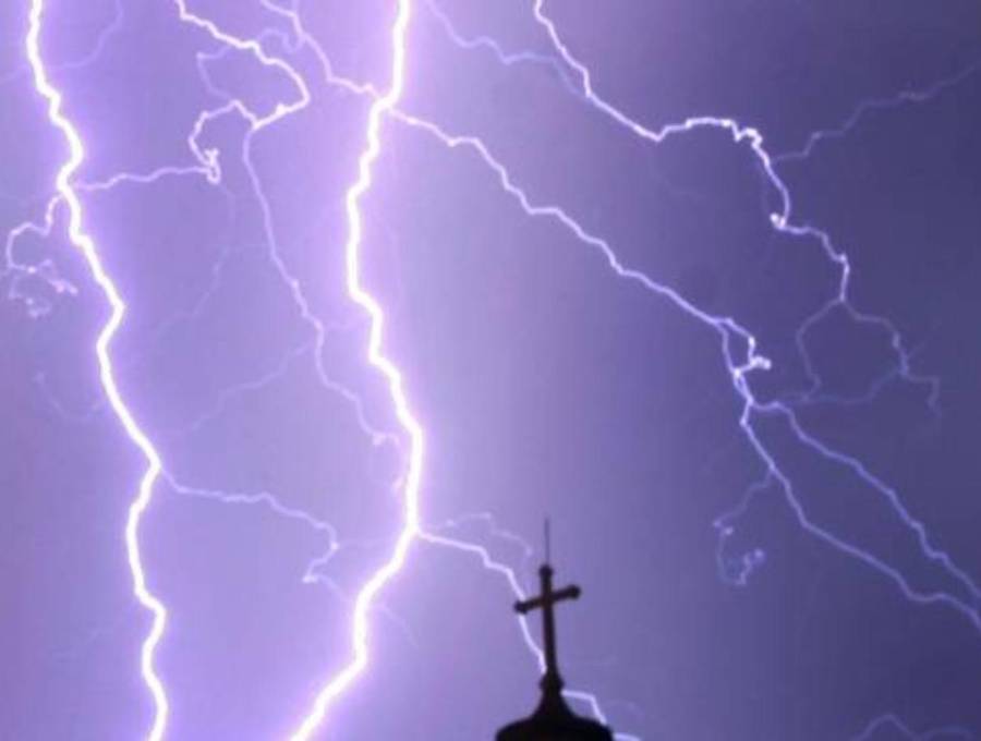 Imagen de referencia de un rayo en Antioquia. FOTO ARCHIVO EL COLOMBIANO.