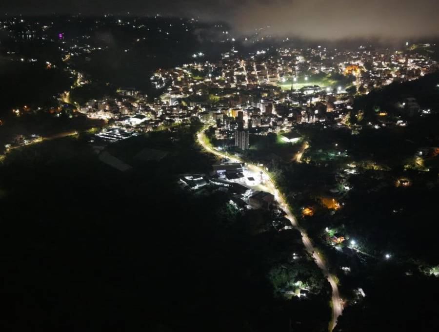 El departamento también instaló 2.351 puntos de iluminación en corredores viales de Yarumal, Rionegro, Guarne, Guatapé, El Santuario, El Carmen de Viboral, Andes y Jardín. FOTO Gobernación de Antioquia. 