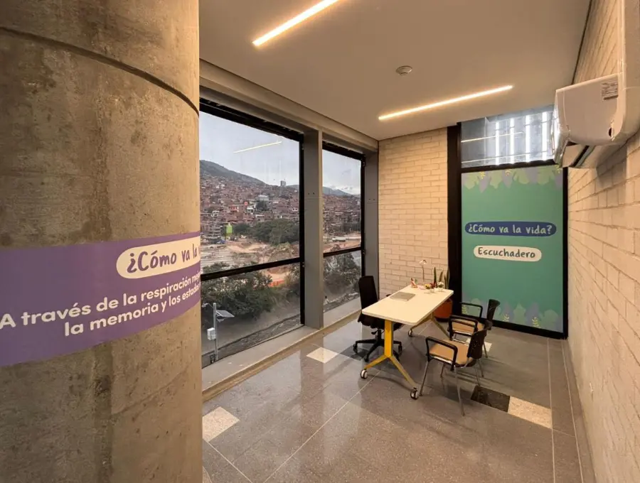 Así luce uno de los tres nuevos Escuchaderos del metro. FOTO Alcaldía de Medellín.