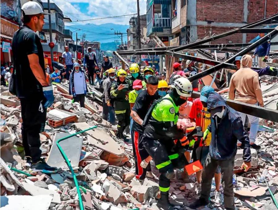 La Gobernación de Antioquia declaró alerta roja hospitalaria como respuesta a la emergencia provocada por el sismo de magnitud 7,4 que sacudió al occidente del país. FOTO Manuel Saldarriaga. 