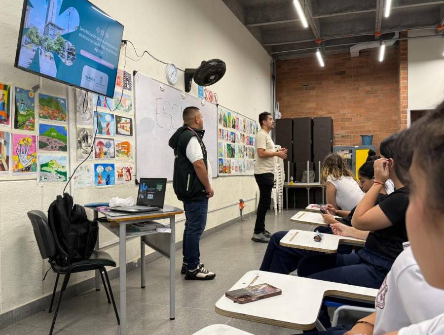 Como parte de esa estrategia, la Alcaldía de Medellín adelanta una campaña de sensibilización dirigida a estudiantes de los grados noveno, décimo y undécimo. FOTO Alcaldía de Medellín. 