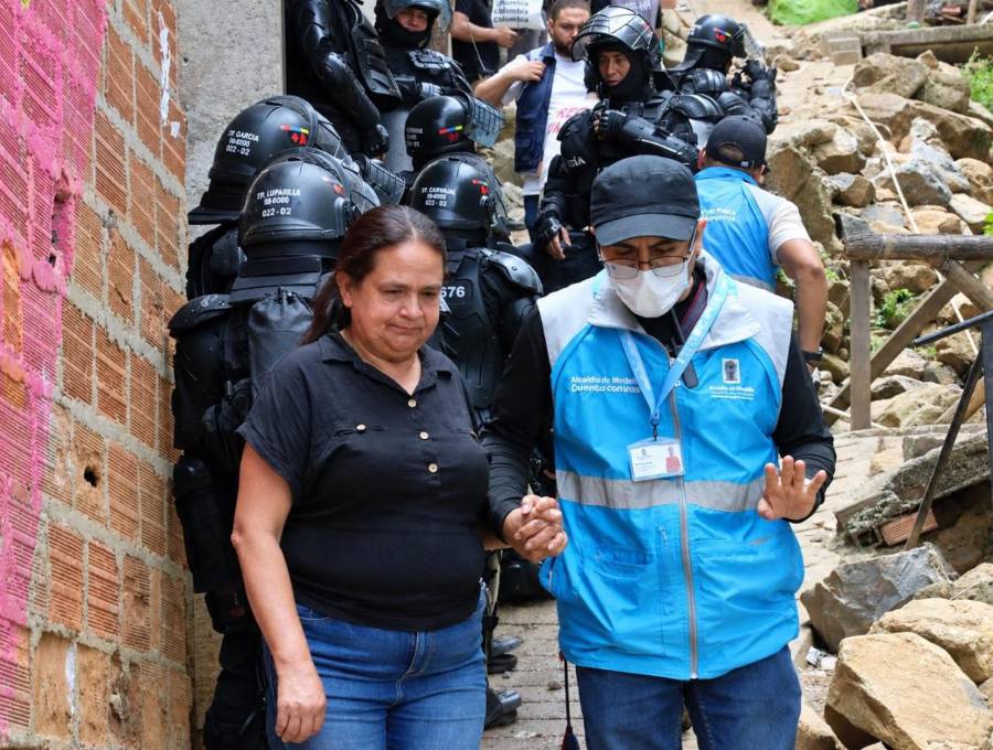 La salida de la zona de amenaza es apenas el primer paso. El siguiente desafío es definir dónde vivirán las familias una vez termine la etapa de alojamiento temporal. FOTO Alcaldía de Medellín. 