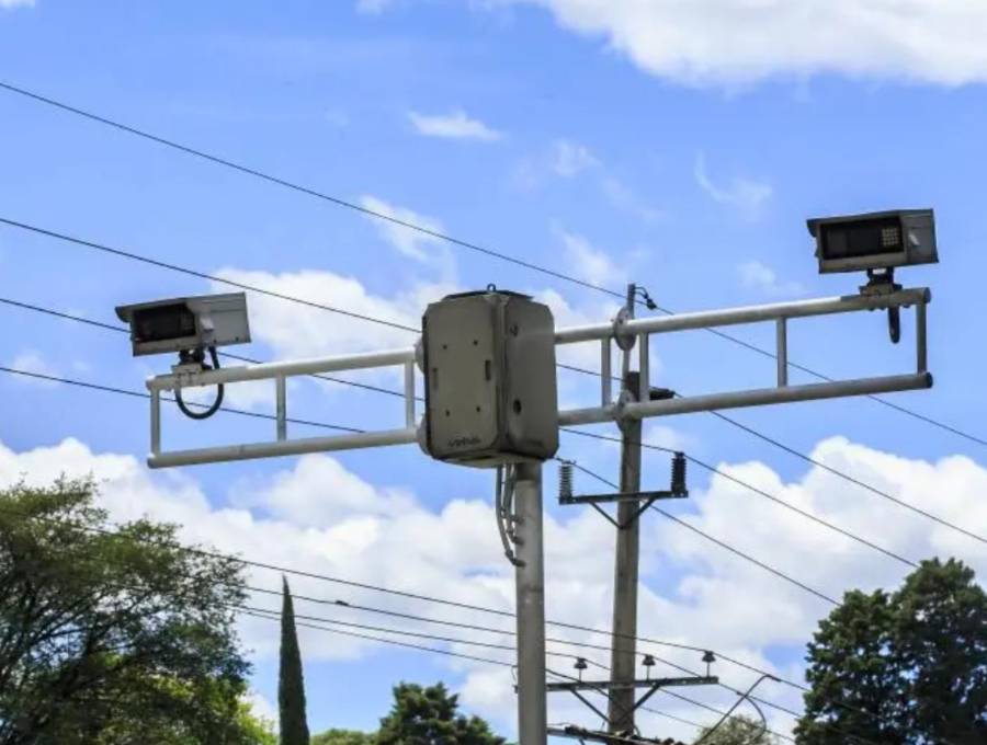 Imagen de referencia de una cámara de fotodetección en el Valle de Aburrá. FOTO Camilo Suárez. 