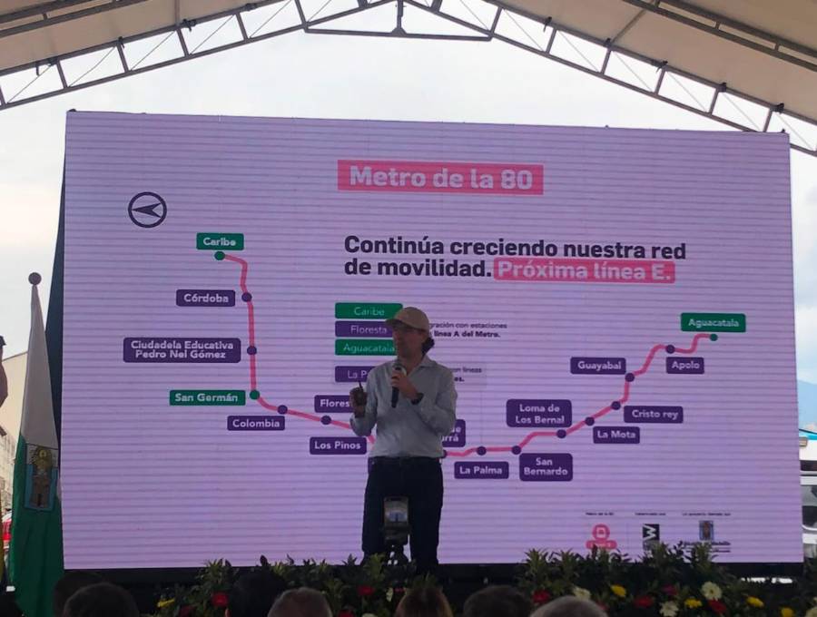 El alcalde de Medellín, Federico Gutiérrez, presentando el avance del Metro de la 80. FOTO Cortesía.
