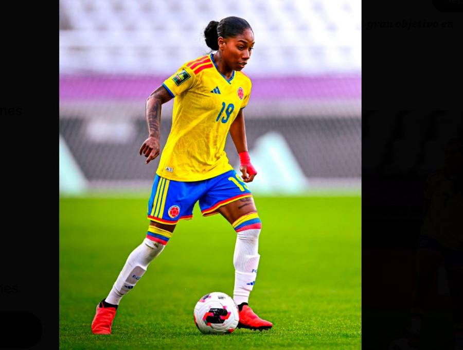 Sintia Cabezas de nuevo está en la zona medular de la Selección, que se mide a Polonia por el paso a los cuartos de final del Mundial Sub 20. FOTO CORTESÍA FCF 