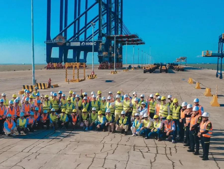 Es la primera vez en 50 años que Proantioquia realiza su asamblea de afiliados fuera del Valle de Aburrá. En la foto, los afiliados en Puerto Antioquia. FOTO Proantioquia.
