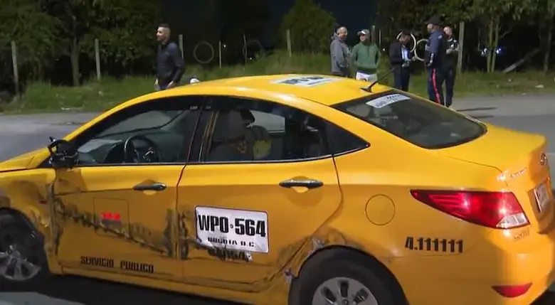Así quedó uno de los vehículos impactados en el accidente. Foto: captura de video noticias caracol.