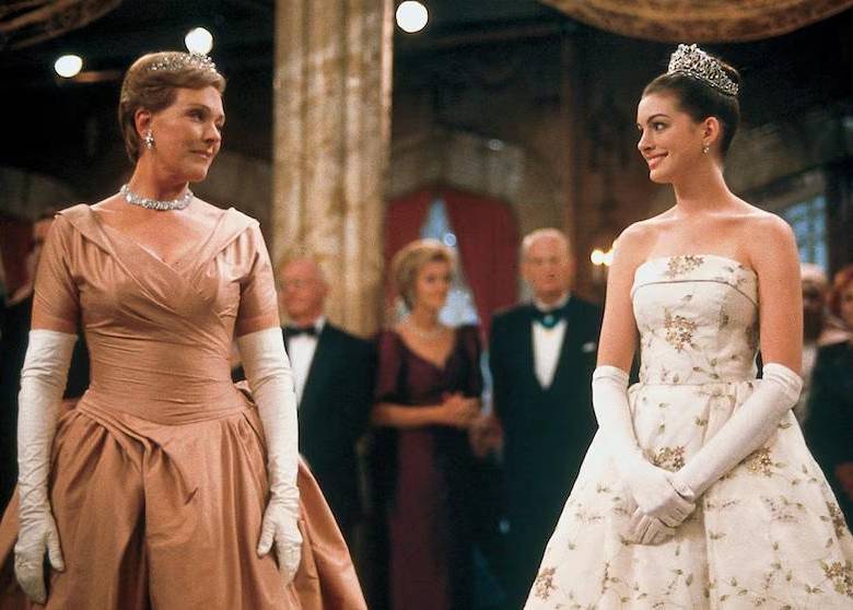 Anne Hathaway y Julie Andrews interpretaron a Mia Thermopolis y la reina Clarisse en ‘El diario de la princesa’. Foto: Disney