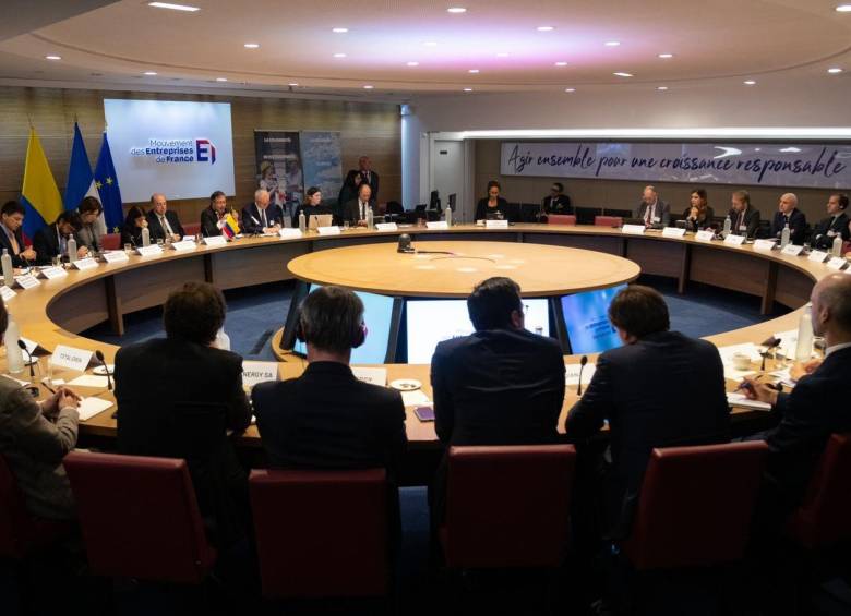 BOGOTÁ 10 de noviembre de 2022. Presidente de Colombia, Gustavo Petro, en reunión con empresarios del sector de energías renovables (MEDEF) (Presidencia de Colombia)