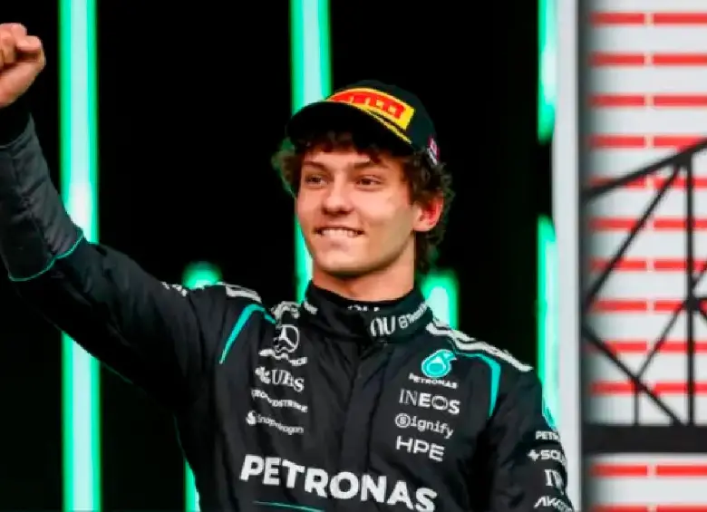 El italiano Kimi Antonelli, de 19 años, suma cuatro triunfos en la F1-2026. FOTO AFP