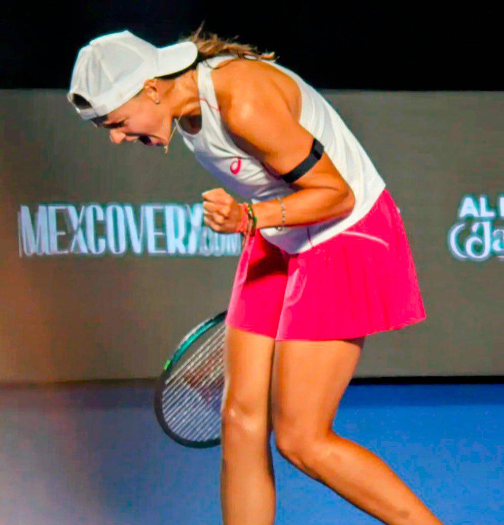Emiliana Arango festejando en Guadalajara. FOTO @fedecoltenis