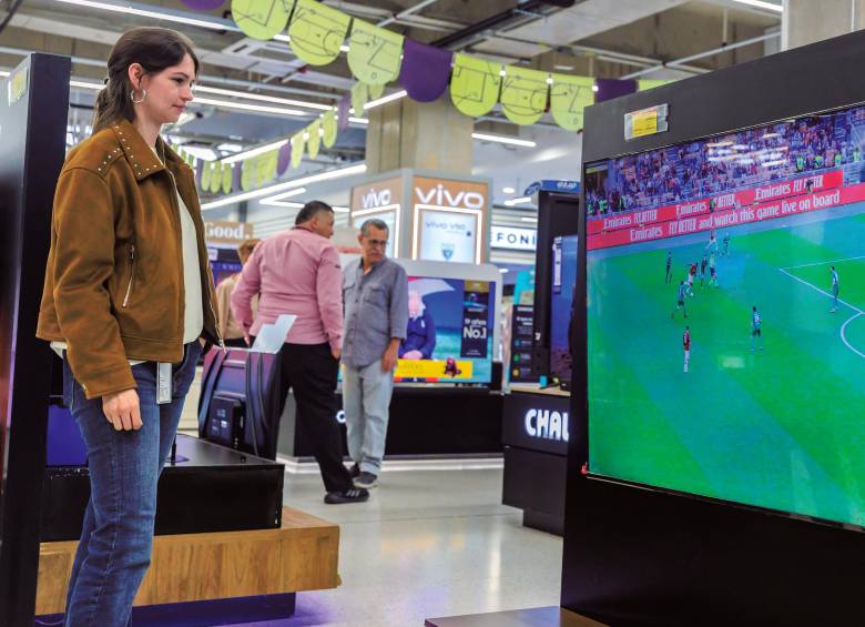 El Mundial 2026 impulsará el comercio en Colombia con crecimientos de doble dígito en televisores, en un mercado donde el 92,7% de hogares ya tiene uno. FOTO CAMILO SUÁREZ