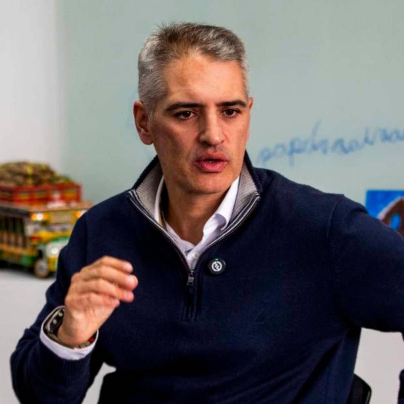 El gobernador de Antioquia, Andrés Julián Rendón, confirmó que los campeones de Juegos Intercolegiados recibirán becas académicas por sus logros deportivos. FOTO JULIO CÉSAR HERRERA 