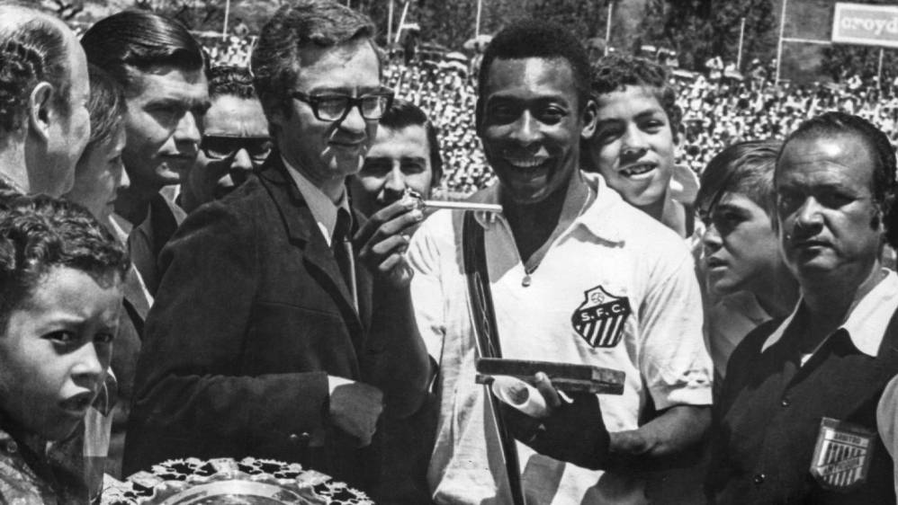 El 6 de marzo de 1960, Pelé jugo en el Atanasio Girardot en un partido que enfrentó a Santos vs Independiente Medellín. Foto El Colombiano 
