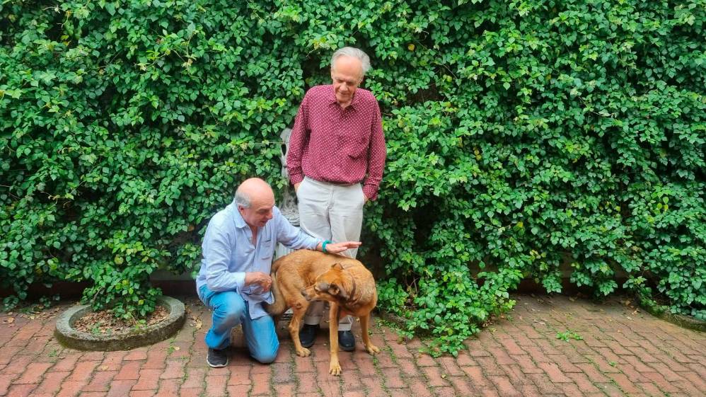 Fotos cortesía de Sandro Romero Rey, en un encuentro con su amigo Fernando Vallejo y la perra Brusca.