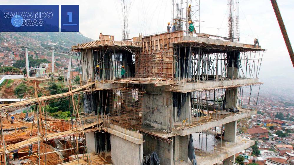 Por un valor inicial de más de $15.000 millones, la construcción de la Biblioteca España inició en el año 2006 como parte del Plan Municipal de Parques Bibliotecas. Su nombre se debe al apoyo financiero de la Agencia Española de Cooperación Internacional para el Desarrollo; y su labor social y diseño arquitectónico (realizado por el colombiano Giancarlo Mazzanti), fueron merecedoras de reconocimientos locales e internacionales. En la foto, la estructura en construcción del proyecto inicial de la biblioteca.