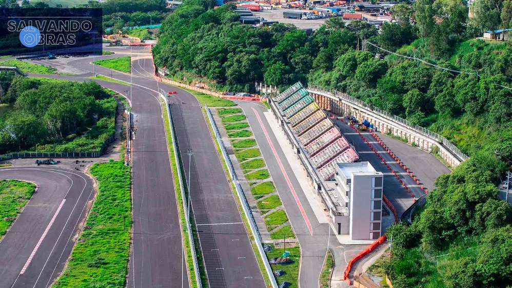 El Central Park contará con 2,6 km. de longitud para deportes como Fórmula 3 e Indy Lights; está diseñado para convertirse también en patinódromo y pista de atletismo. El lago será usado para disciplinas náuticas. Un escenario multipropósito que también albergará festivales y conciertos con aforo hasta para 90.000 personas. Además, promoverá la investigación académica mediante alianzas con las facultades de Ingeniería Automotriz de instituciones como la UdeA, la Universidad Nacional, EAFIT y el SENA. En la foto, las tribunas actuales del autódromo.
