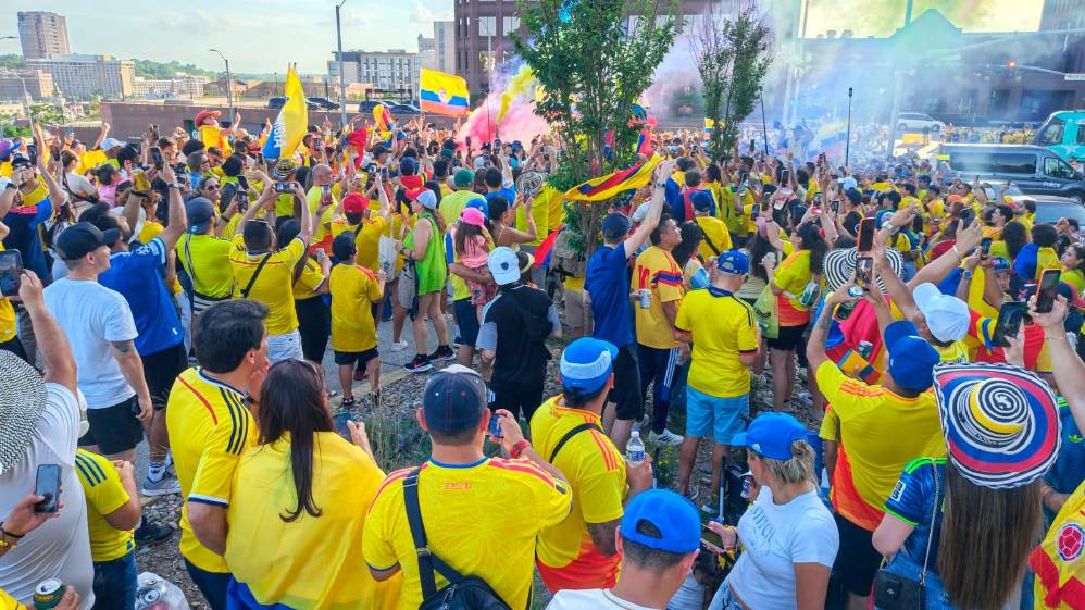 Los aficionados colombianos se han tomado las calles de Kansas, en Estados Unidos, para respaldar a la Selección Colombia antes del juego contra Ghana por el paso a los octavos de final del Mundial de Norteamérica. FOTOS: JUAN ANTONIO SÁNCHEZ 