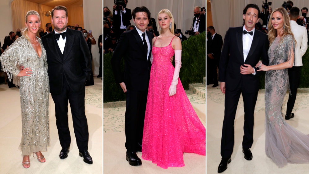 Las parejas, muy sobrias. De izquierda a derecha: James Corden y su esposa, Brooklyn Beckham y Nicola Peltz y Adrian Brody con Georgina Chapman. FOTOS Cortesía E! Entertainment @EOnlineLatino
