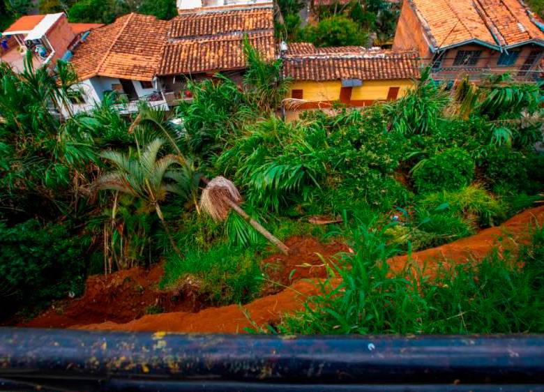 Por un deslizamiento el pasado junio, 13 viviendas fueron evacuadas preventivamente en la comuna 9 (Villa Hermosa). FOTO Carlos Velásquez