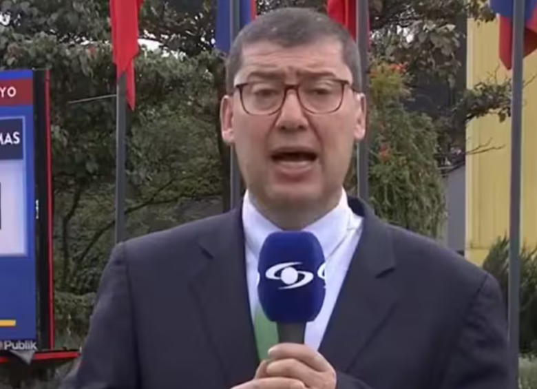 El periodista Jhon Jairo ‘JJ’ Pinilla falleció en Bogotá a los 63 años, informó Noticias Caracol. FOTO: Noticias Caracol