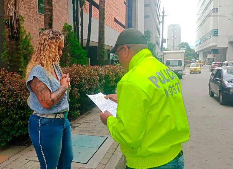 María Yaneth Rúa fue capturada en una vía pública de Itagüí. FOTO: POLICÍA 