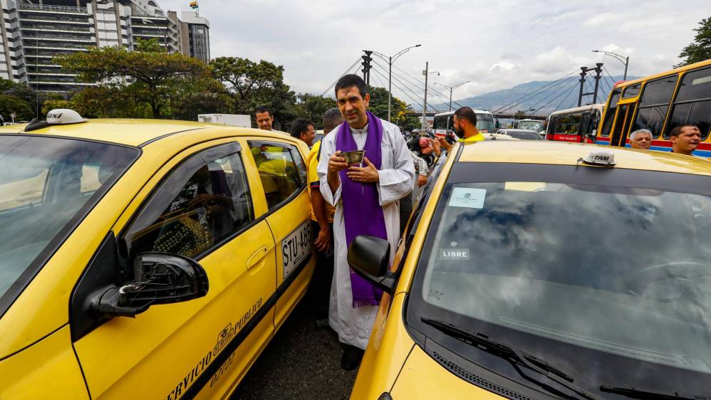 El párroco invitó a todos los paisas a vivir este tiempo de cuaresma en paz. Foto: MANUEL SALDARRIAGA QUINTERO.