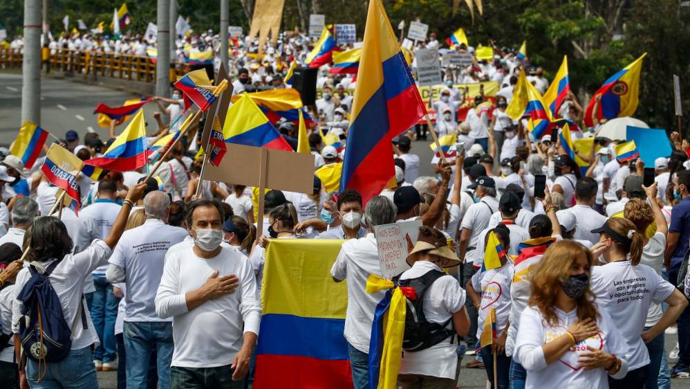 Una iniciativa ciudadana, conocida como “Colombia te llevo en el corazón”, convocó este domingo a una marcha pacífica en Medellín. Foto: Manuel Saldarriaga Quintero.