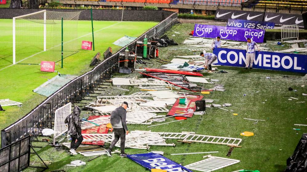 Esta situación ocasionó daños dentro del estadio. FOTO: Jaime Pérez