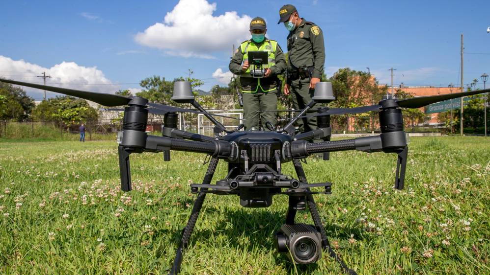 Los drones fueron alquilados por al alcaldía de Envigado, pero la Policía es la encargada de operarlos. Foto Juan Antonio Sánchez Ocampo