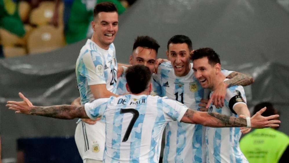La victoria elevó a 20 el número de partidos en los que Argentina no conoce la derrota, frenó la serie de 13 partidos invicto que tenía Brasil. Foto: EFE